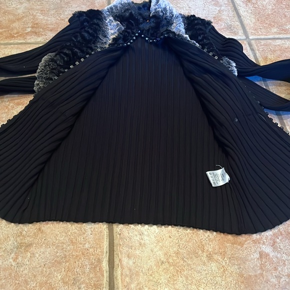 Sweater. Belldini faux fur. Black ombré - Picture 9 of 10